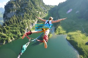 中国冰壶队世锦赛强势崛起 新生代选手闪耀国际赛场