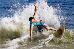 网球名将关键破发点制胜，逆转晋级决赛