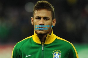 中超联赛激战正酣，争冠保级悬念迭起