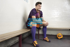 斗牛士军团新战袍亮相，经典红底搭配海军蓝衣袖，红黄条纹彰显国旗色彩