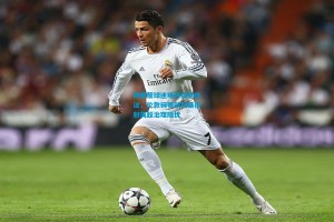 铁锤帮球迷场外高燃抗议，伦敦碗赛前风暴折射英超治理隐忧