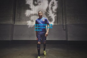 电竞世界杯落幕，中国战队斩获双冠，全球观众破纪录