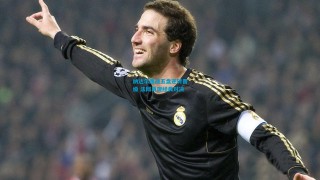 纳达尔鏖战五盘逆转晋级 法网再现经典对决