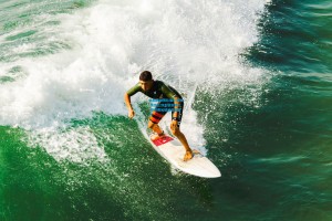 杨毅激励团队展兄弟情 男篮三剑合璧显锋芒 亚预赛关键战显凝聚力